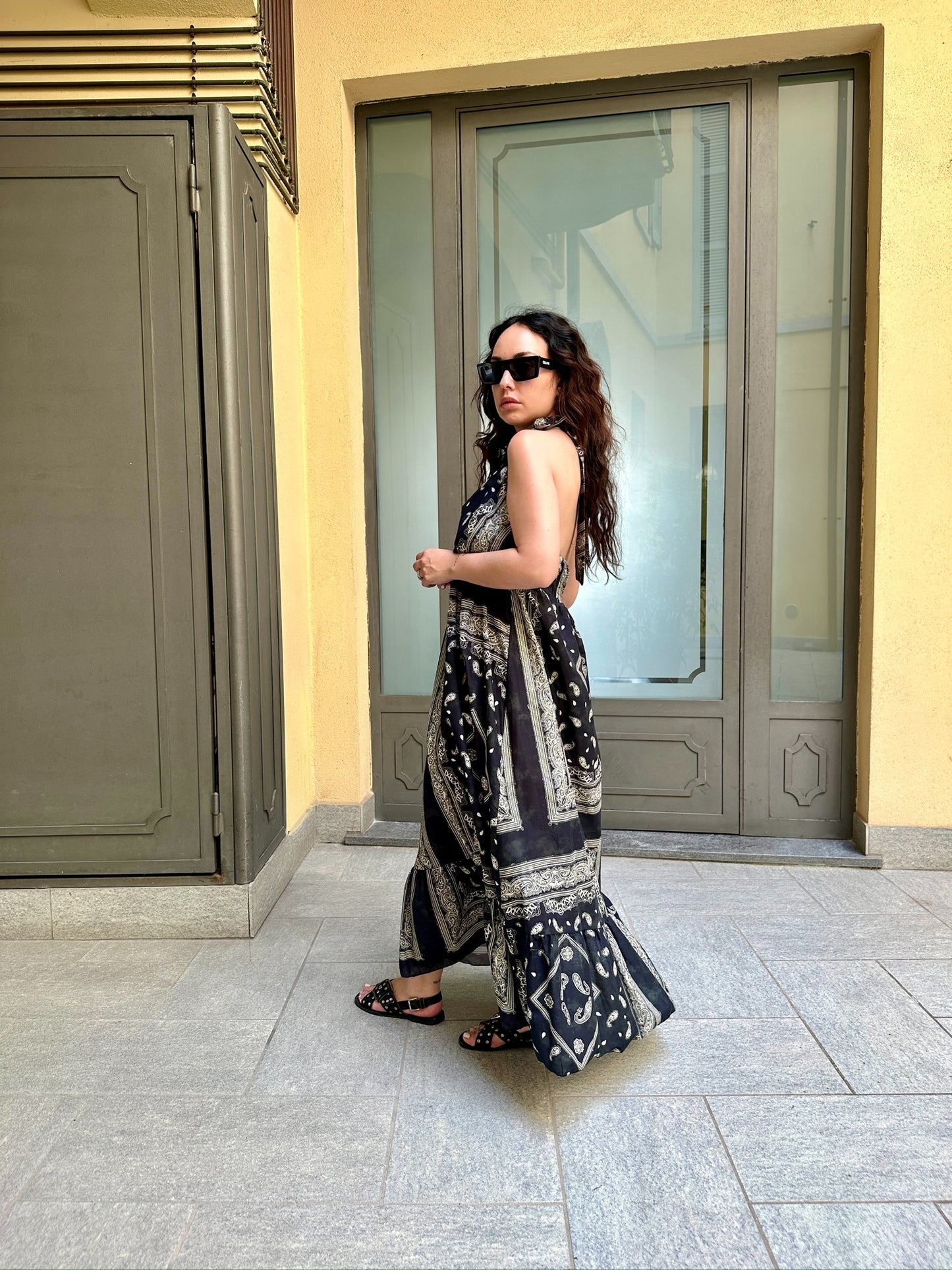Abito bandana schiena nuda