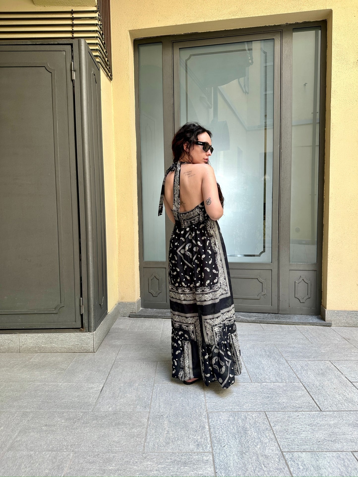Abito bandana schiena nuda