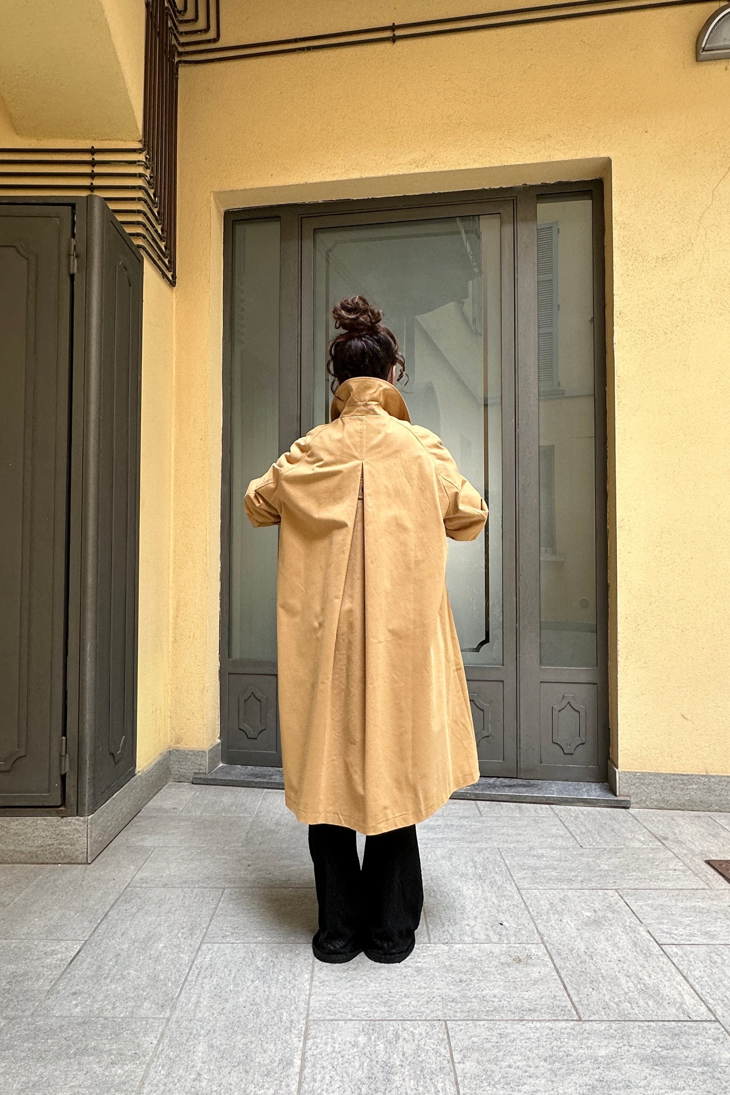 Trench due bottoni