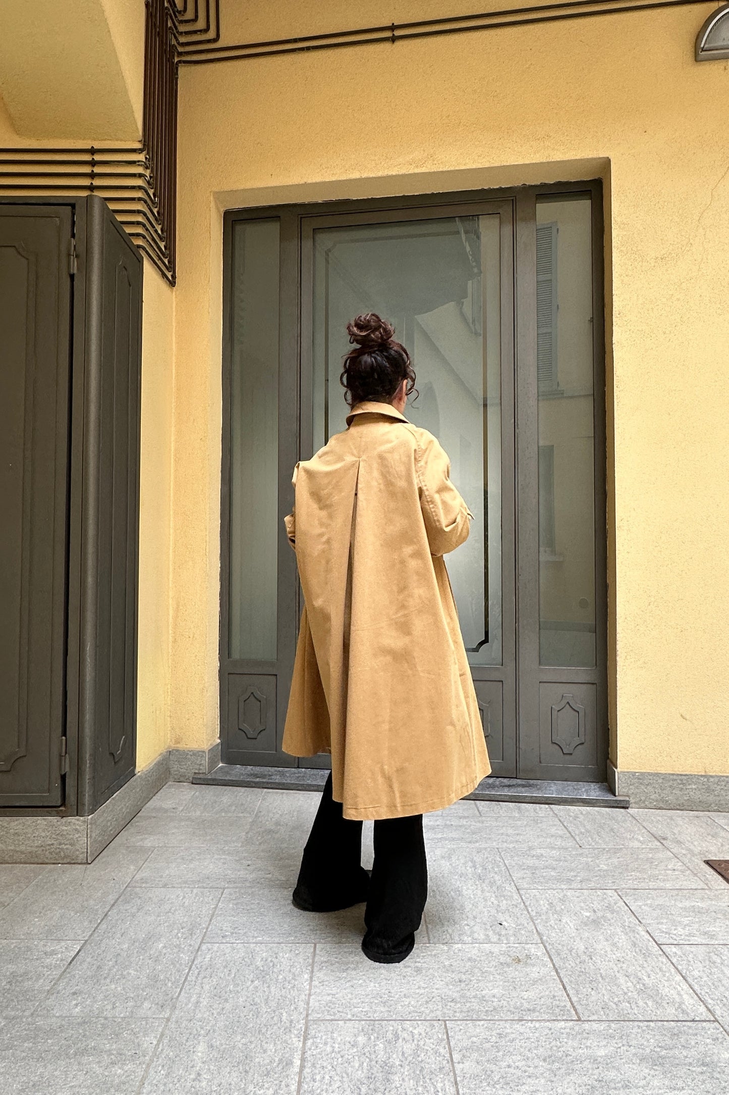 Trench due bottoni