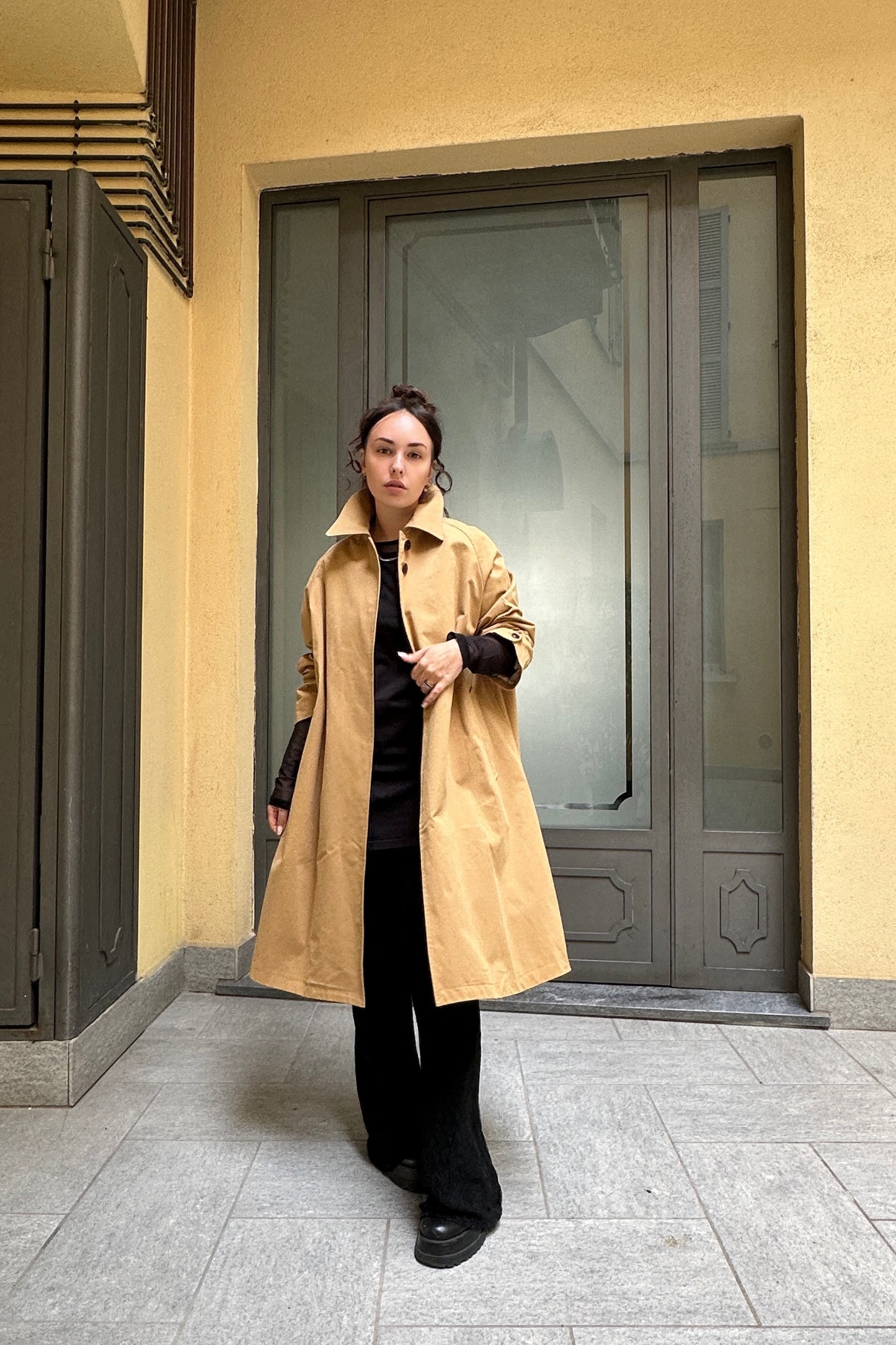 Trench due bottoni