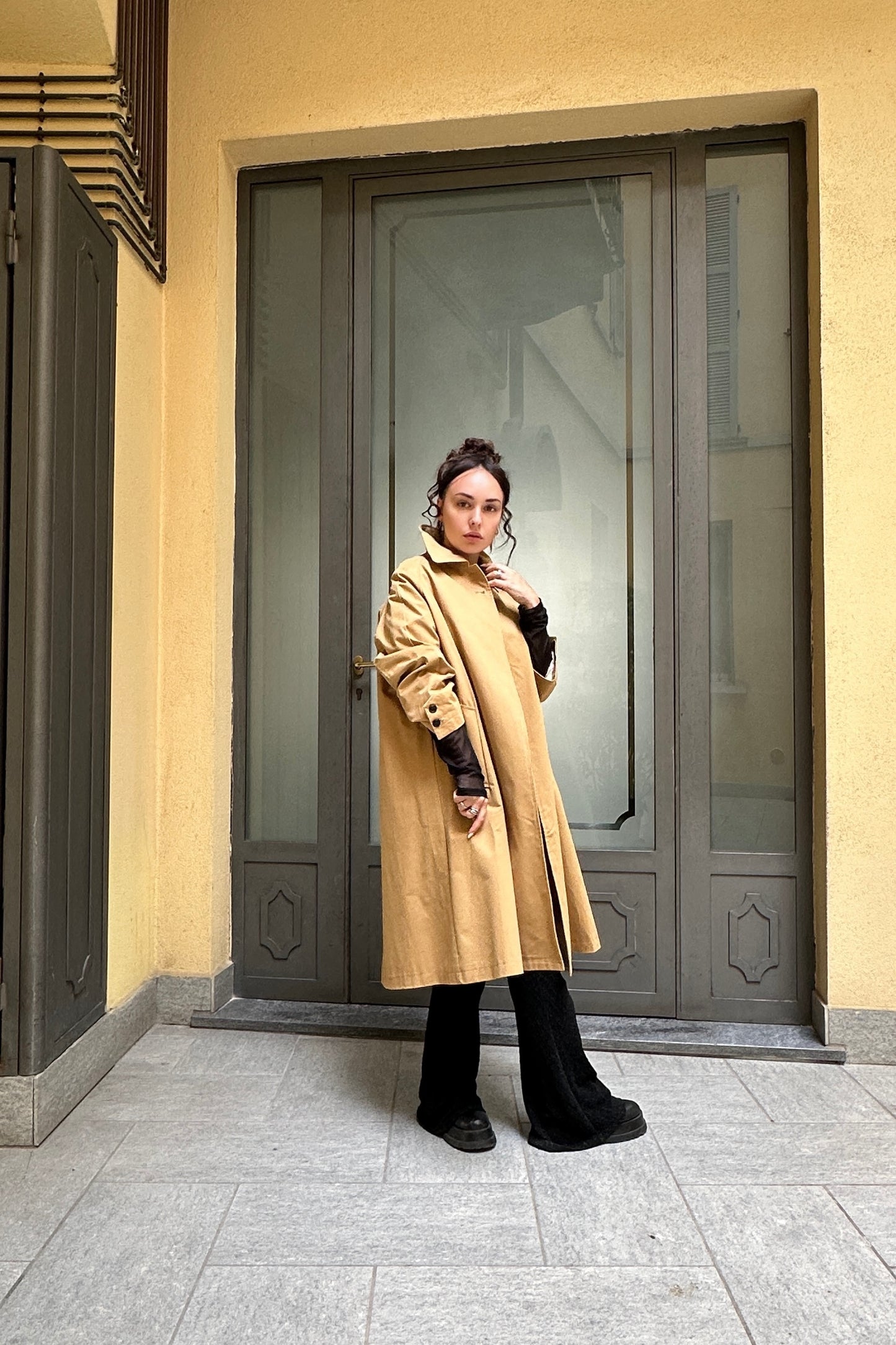 Trench due bottoni