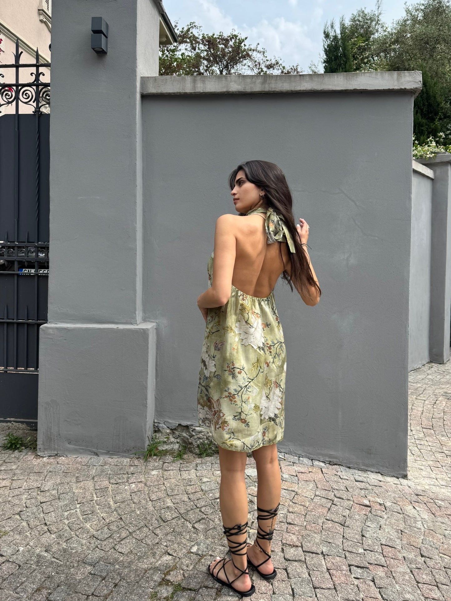 Abito nodo sul collo