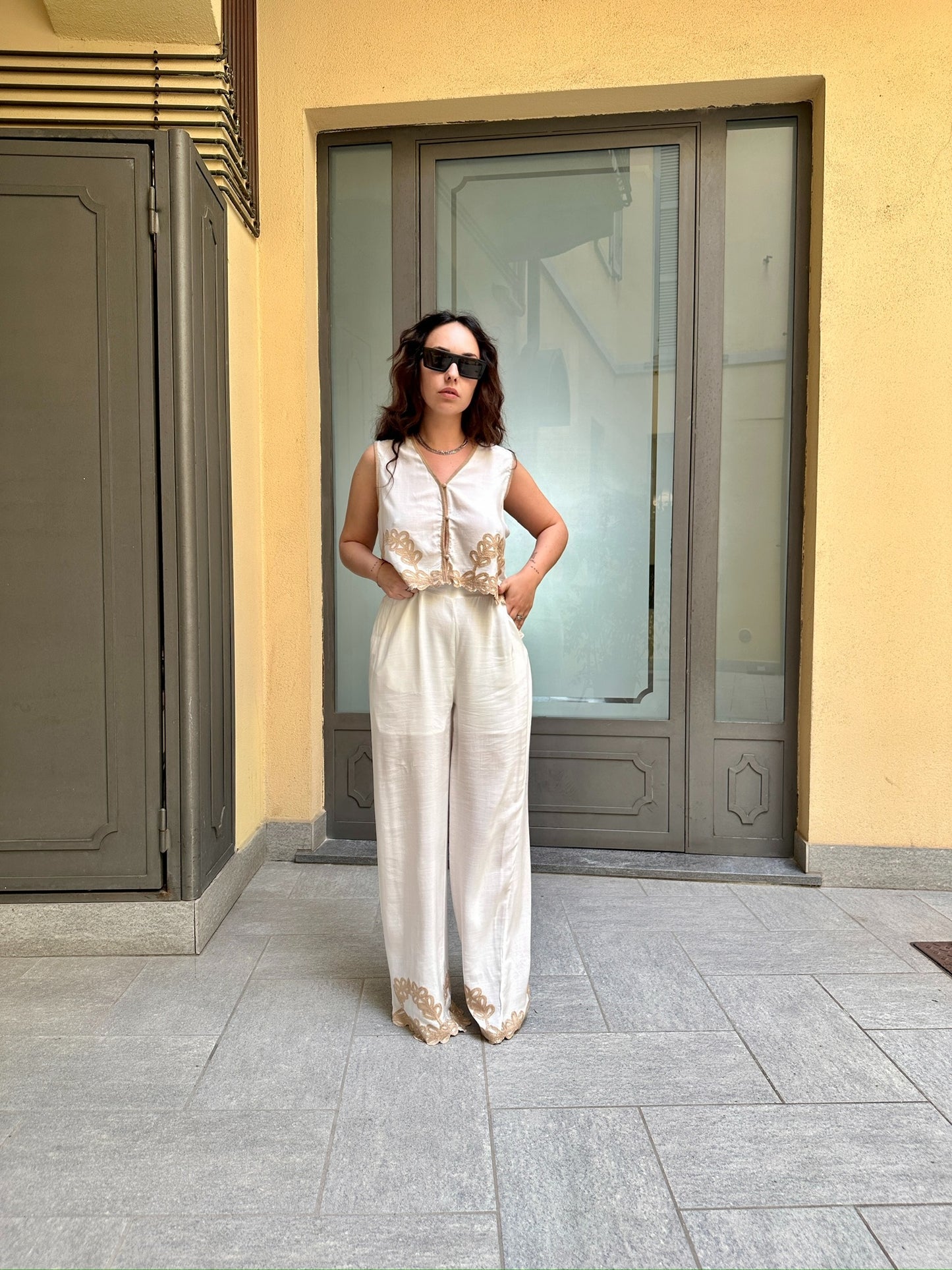 Completo gilet ricamo macramè